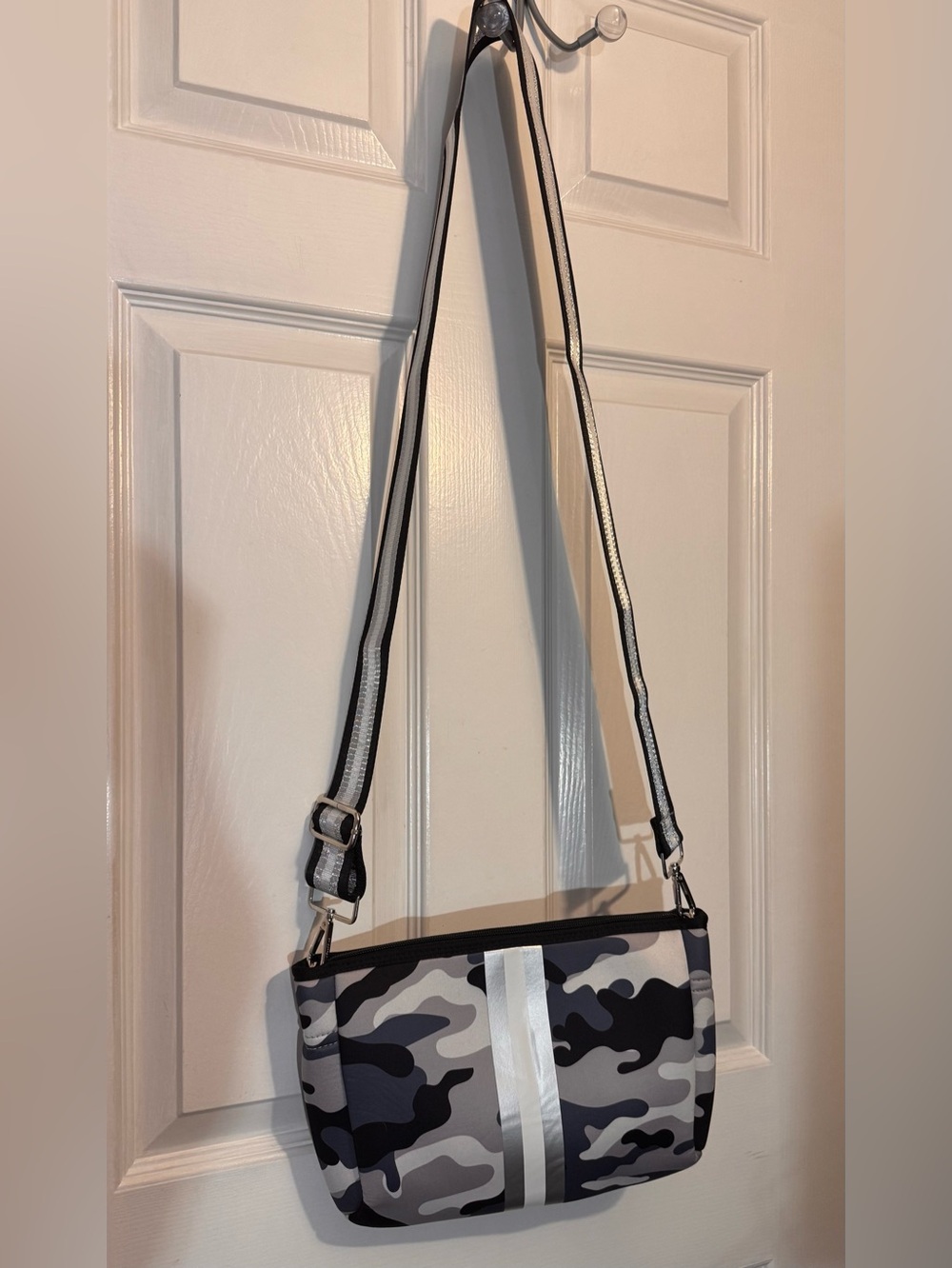 ah-dorned New York Gray Silver Camo Neoprene Tote with Pouch and Crossbody Strap - Picture 11 of 15